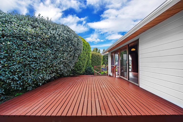 Photo of property in 2 Ensign Place, Hillcrest, Auckland, 0627