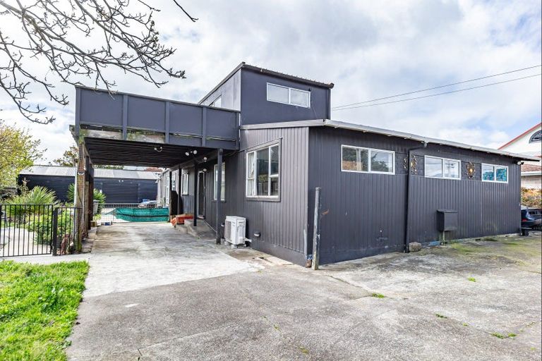 Photo of property in 40 Mako Mako Road, Levin, 5510