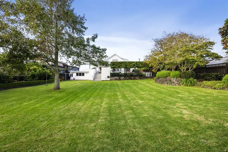 Photo of property in 136 Mellons Bay Road, Mellons Bay, Auckland, 2014