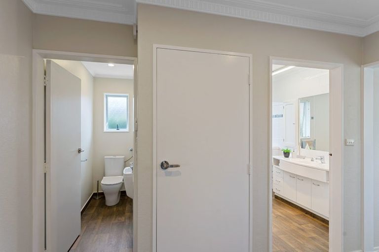 Photo of property in 439 Te Moana Road, Waikanae, 5036