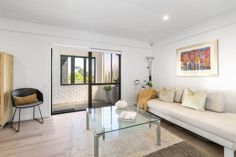 Photo of property in 19 Zita Avenue, Matakatia, Whangaparaoa, 0930