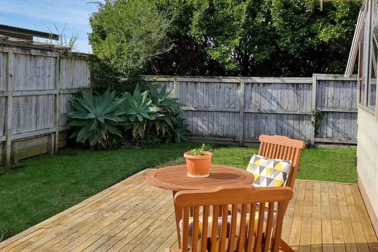 Photo of property in 3/100 Royal Road, Massey, Auckland, 0614