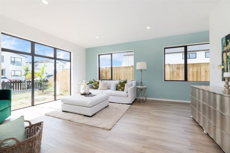 Photo of property in 5 Greenfinch Road, Hobsonville, Auckland, 0616