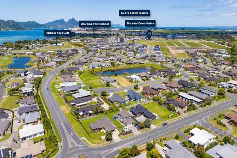 Photo of property in 111 Kaurinui Crescent, One Tree Point, 0118