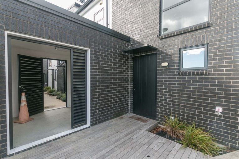 Photo of property in 125d Woodglen Road, Glen Eden, Auckland, 0602