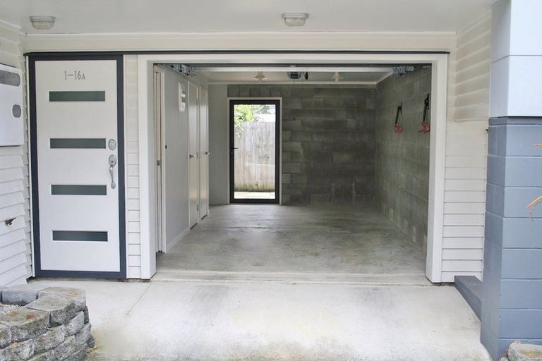 Photo of property in 16a Woodall Place, Totara Vale, Auckland, 0627