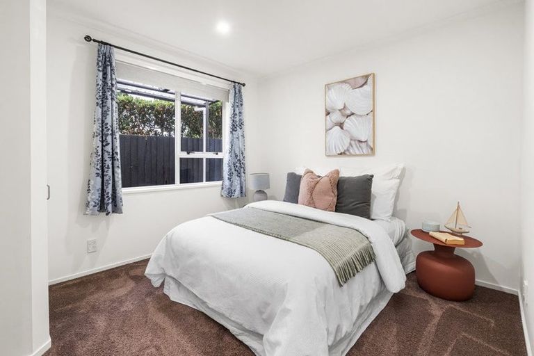 Photo of property in 10 Honeysuckle Place, Northcote, Christchurch, 8052