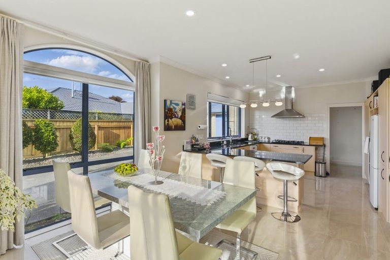 Photo of property in 41 Holcombe Drive, Paraparaumu, 5032