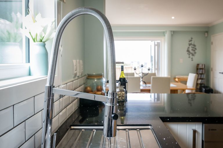 Photo of property in 24 Deirdre Place, Titirangi, Auckland, 0604