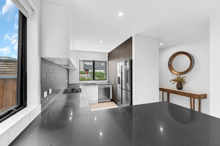 Photo of property in 33 Kabardin Street, Karaka, Papakura, 2113