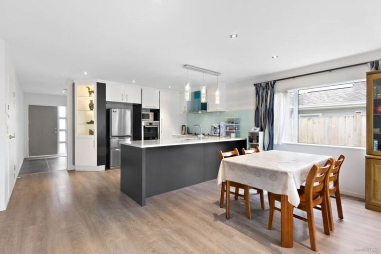 Photo of property in 140r Hepburn Road, Glendene, Auckland, 0602