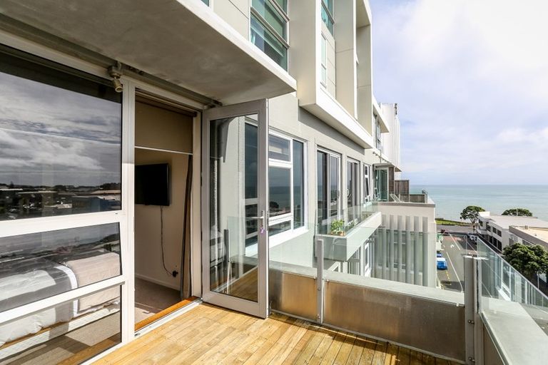 Photo of property in 22 Liardet Apartments, 402/22 Liardet Street, New Plymouth, 4310