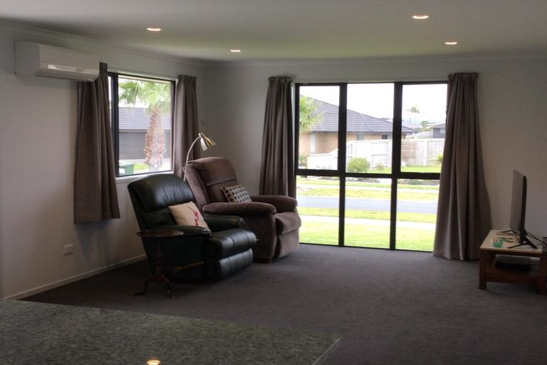 Photo of property in 12 O'farrell Drive, One Tree Point, 0118