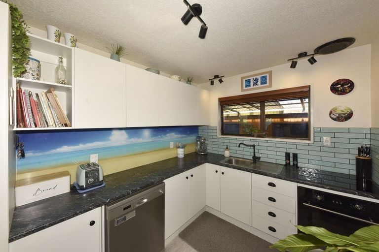 Photo of property in 2/82 Lincoln Road, Hillmorton, Christchurch, 8024