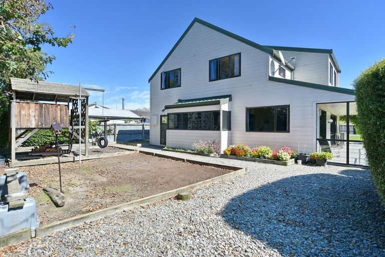 Photo of property in 6 Luxton Place, Rangiora, 7400