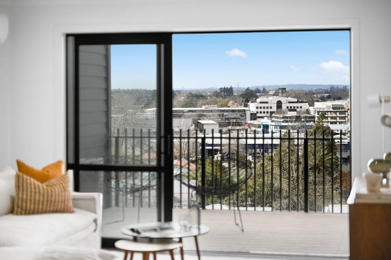 Photo of property in 1/12 Ruakiwi Road, Hamilton Lake, Hamilton, 3204