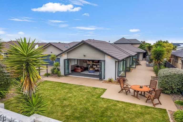 Photo of property in 27 Foresters Crescent, Parklands, Christchurch, 8083