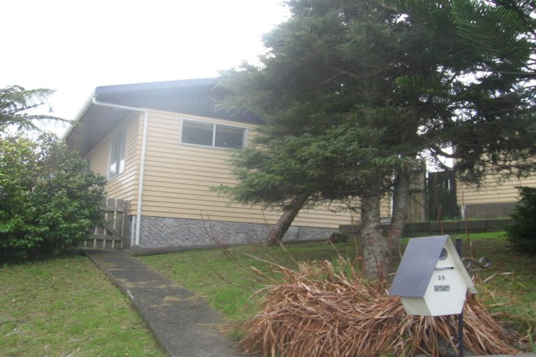 Photo of property in 25 Cypress Drive, Maungaraki, Lower Hutt, 5010