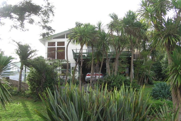 Photo of property in 121 Tiroroa Avenue, Te Atatu South, Auckland, 0610