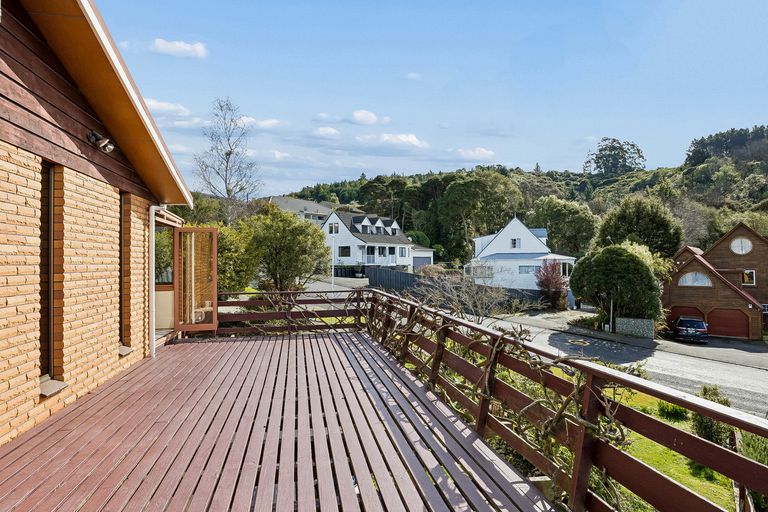 Photo of property in 99 Glenross Street, Glenross, Dunedin, 9011