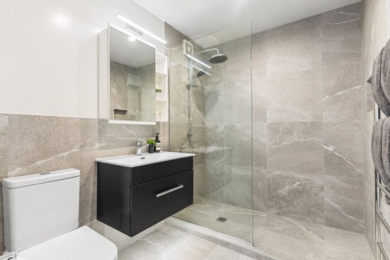 Photo of property in 69c Princes Street, Northcote Point, Auckland, 0627