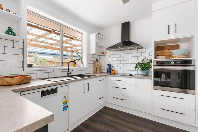 Photo of property in 17 Golden Courie Close, Papamoa Beach, Papamoa, 3118