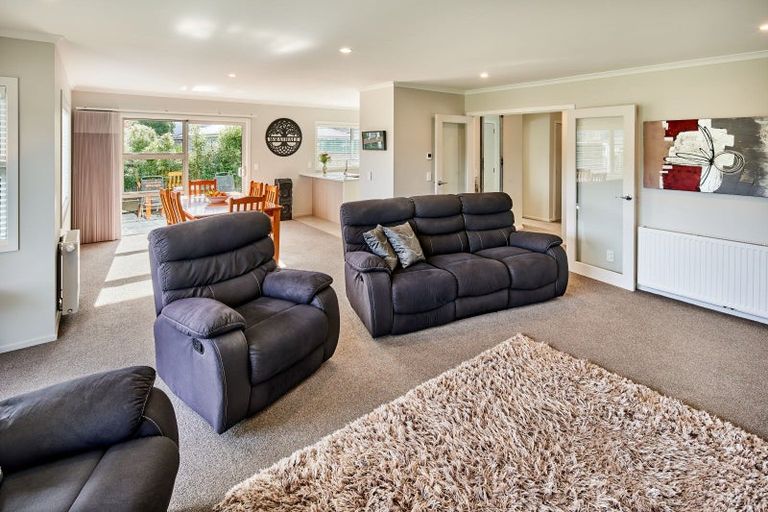 Photo of property in 8 Henrietta Maxwell Grove, Wainuiomata, Lower Hutt, 5014