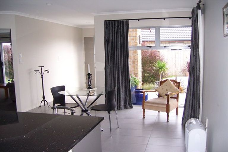 Photo of property in 8 Sophies Way, Papamoa Beach, Papamoa, 3118