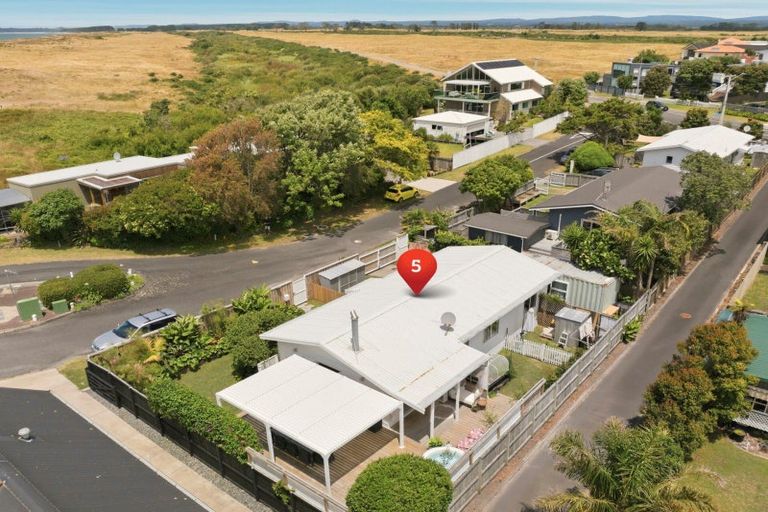 Photo of property in 5 Marjorie Lane, Papamoa Beach, Papamoa, 3118
