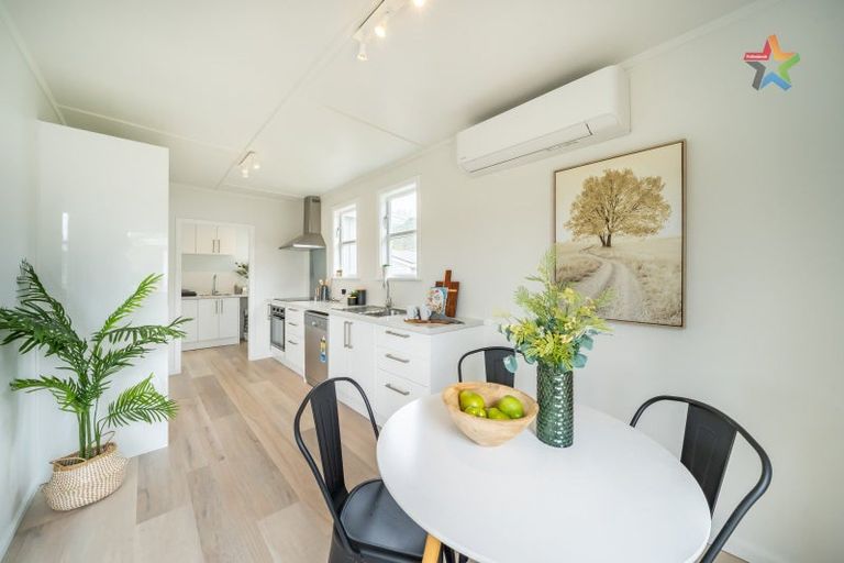 Photo of property in 43 Benge Crescent, Naenae, Lower Hutt, 5011