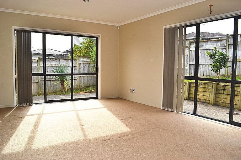 Photo of property in 27 Canyon Drive, Oteha, Auckland, 0632
