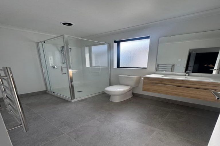 Photo of property in 6b Jern Place, Eastern Beach, Auckland, 2012