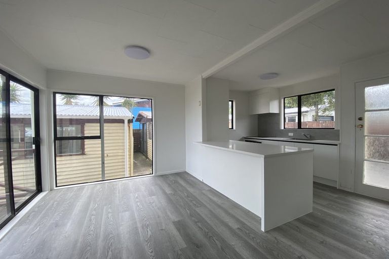 Photo of property in 72 Finlayson Avenue, Clendon Park, Auckland, 2103