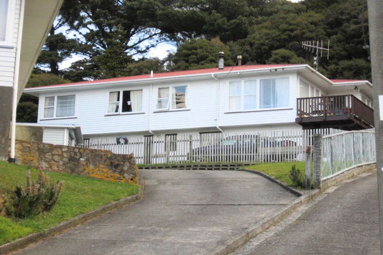 Photo of property in 23 Davis Grove, Wainuiomata, Lower Hutt, 5014