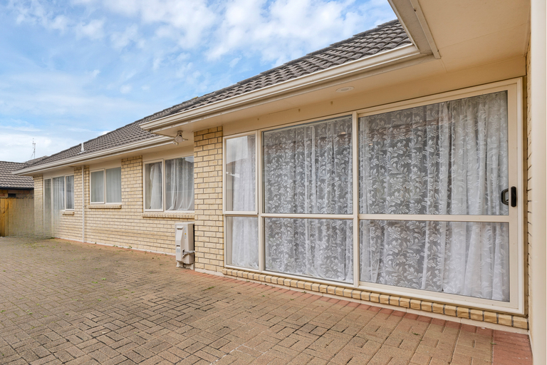 Photo of property in 1 Monash Place, Flat Bush, Auckland, 2016