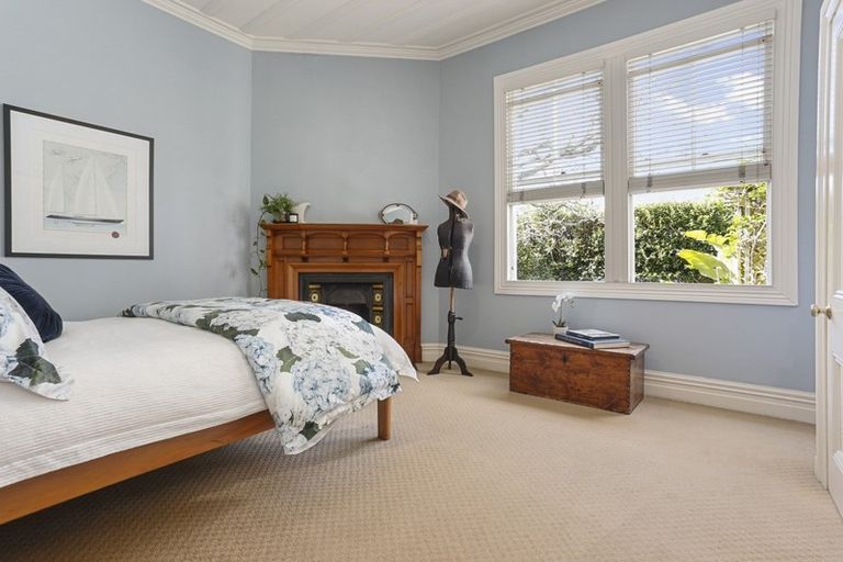 Photo of property in 12 Vincent Road, Northcote Point, Auckland, 0627