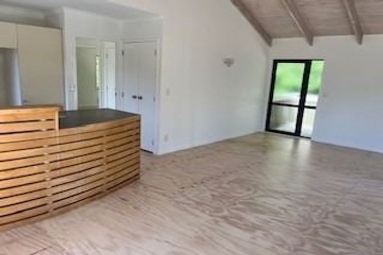 Photo of property in 7a Erica Road, Sunnynook, Auckland, 0620