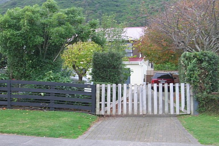Photo of property in 13 Winara Avenue, Waikanae, 5036