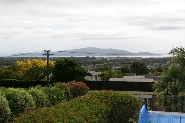 Photo of property in 11 Kotare Street, Waikanae, 5036