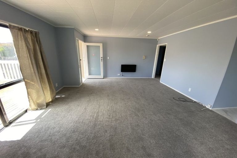 Photo of property in 1/16 Cabello Place, Unsworth Heights, Auckland, 0632