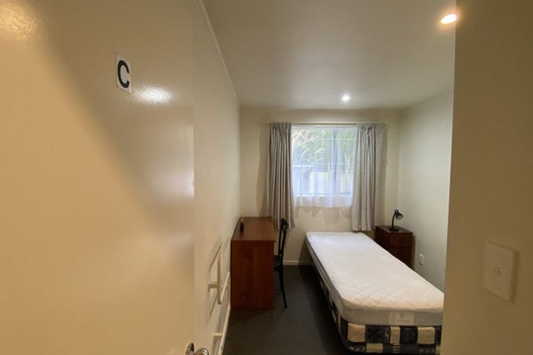 Photo of property in 8d Schnapper Rock Road, Schnapper Rock, Auckland, 0632