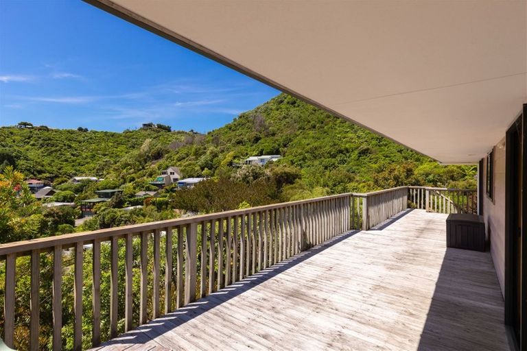 Photo of property in 15 Amelia Crescent, Waikawa, Picton, 7220