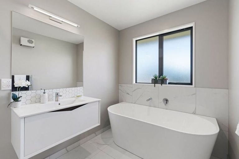 Photo of property in 2 Kotua Street, Woodend, 7610