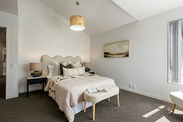 Photo of property in 12/3 Severn Street, Island Bay, Wellington, 6023