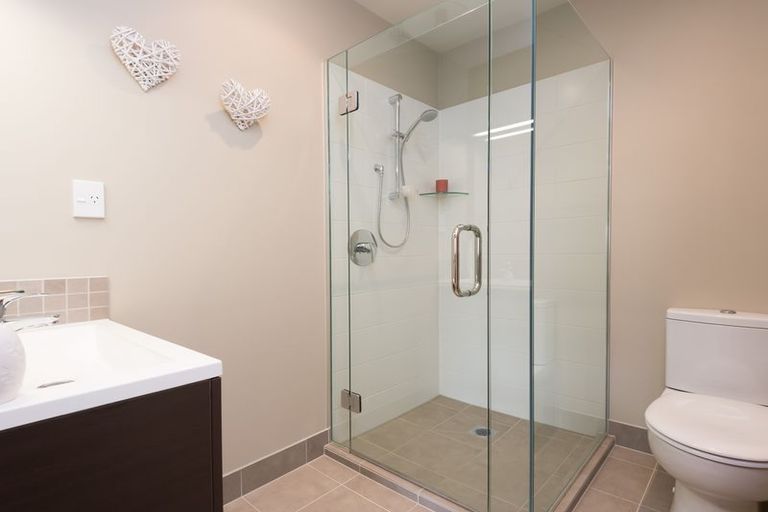 Photo of property in 12 Royalle Mews, Botany Downs, Auckland, 2010