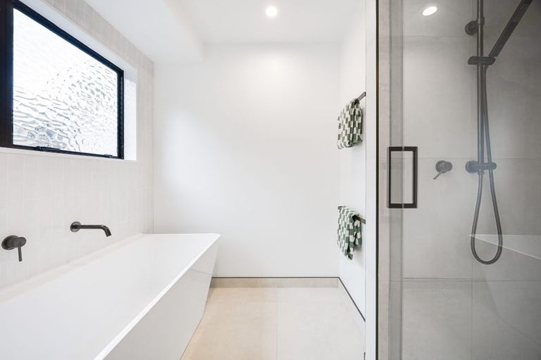 Photo of property in 3b Royalty Rise, Red Beach, 0932