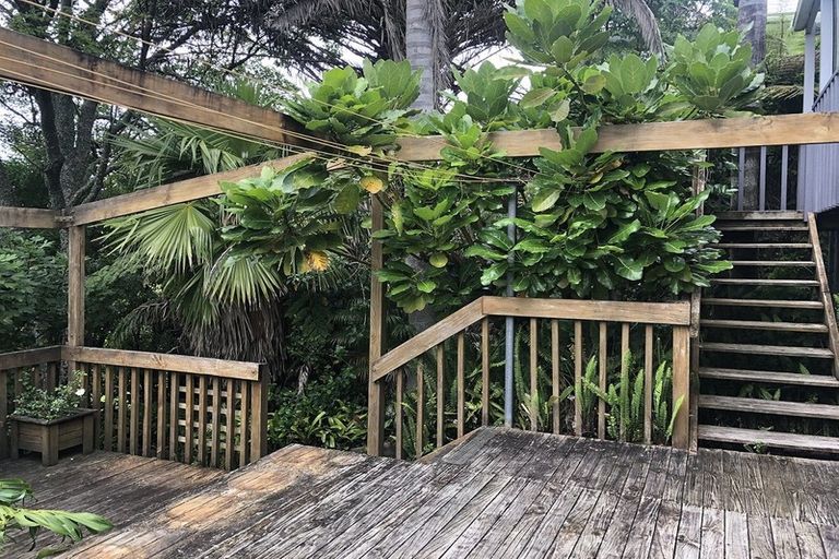 Photo of property in 949 East Coast Road, Torbay, Auckland, 0630