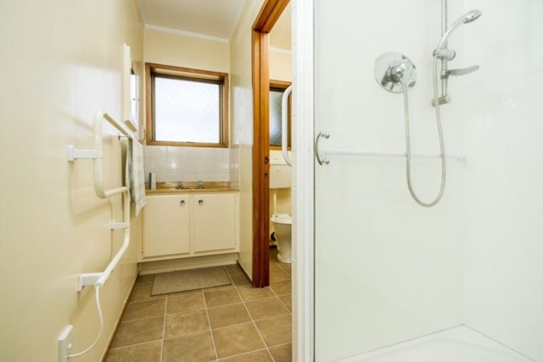 Photo of property in 746 East Coast Road, Pinehill, Auckland, 0630