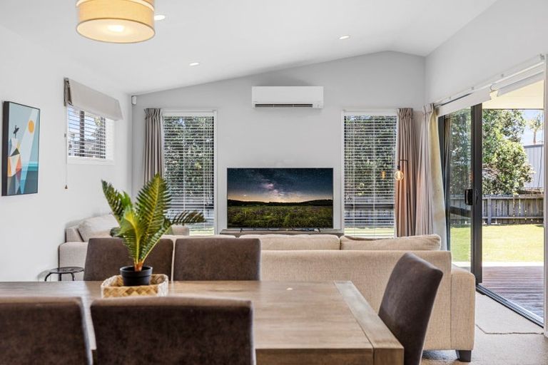 Photo of property in 15 Coprosma Close, Papamoa Beach, Papamoa, 3118