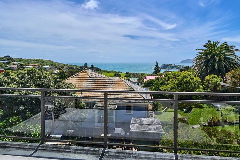 Photo of property in 21 View Road, Titahi Bay, Porirua, 5022